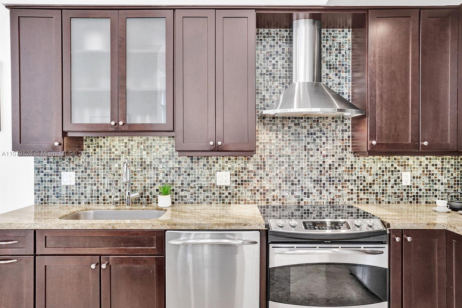 2724 Oakbrook Drive Weston, FL 33332 - Photo 15 of 20