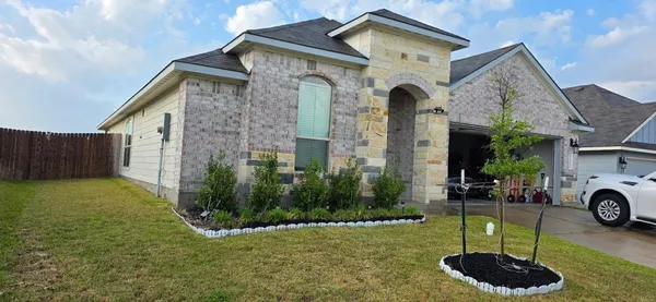 $2,400 | 1102 Davy Street, Brenham, TX 77833