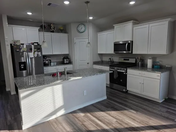 $2,400 | 1102 Davy Street, Brenham, TX 77833