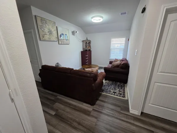 $2,400 | 1102 Davy Street, Brenham, TX 77833