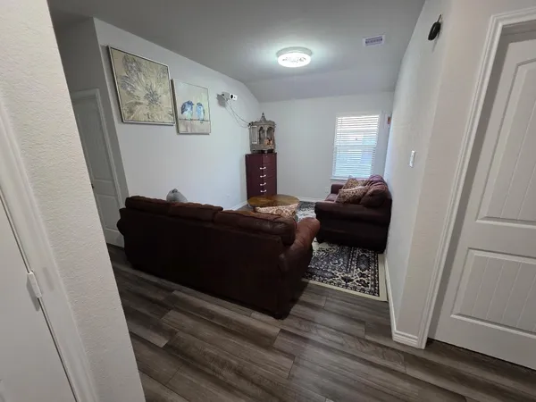 $2,400 | 1102 Davy Street, Brenham, TX 77833