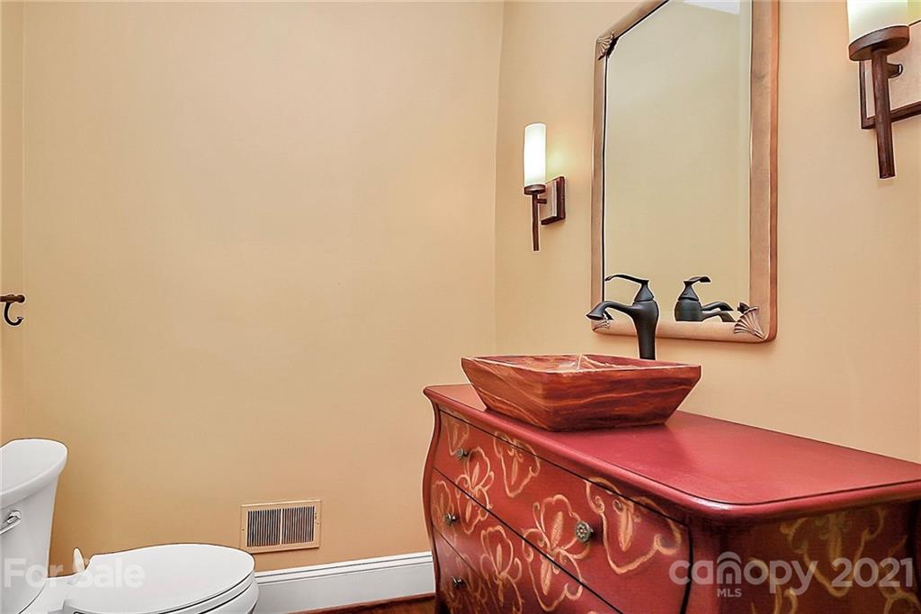 4921 Sentinel Post Road Charlotte, NC 28226 - Photo 15 of 36 Gallery Image 15