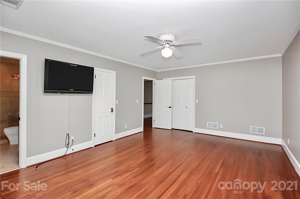 4921 Sentinel Post Road Charlotte, NC 28226 - Photo 17 of 36 Gallery Image 17