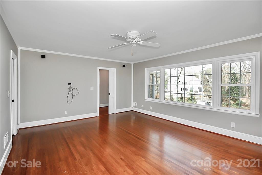 4921 Sentinel Post Road Charlotte, NC 28226 - Photo 6 of 36 Gallery Image 6