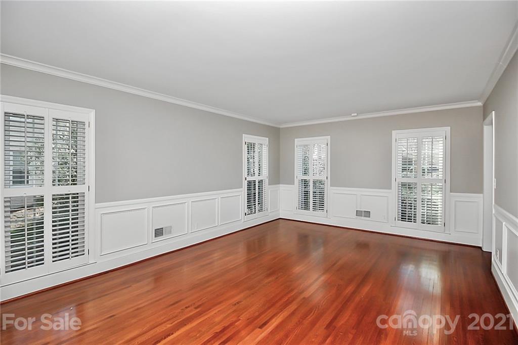 4921 Sentinel Post Road Charlotte, NC 28226 - Photo 8 of 36 Gallery Image 8