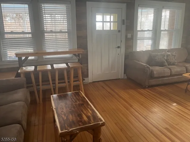 a view of statue in the backyard