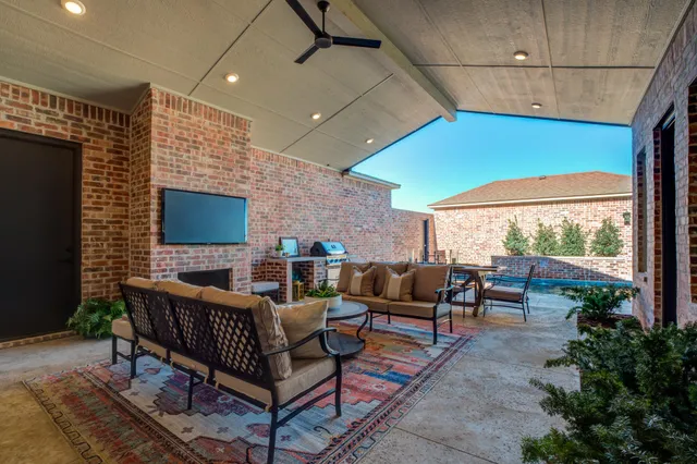 $1,025,000 | 4022 136th Street, Lubbock, TX 79423