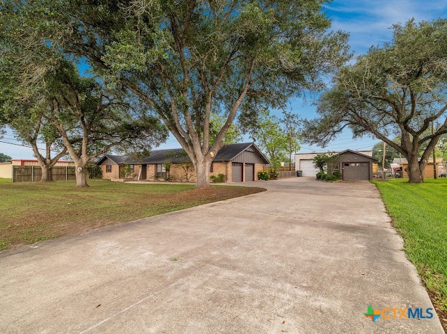 906 Mead Road Victoria, TX 77904 - Photo 1 of 30