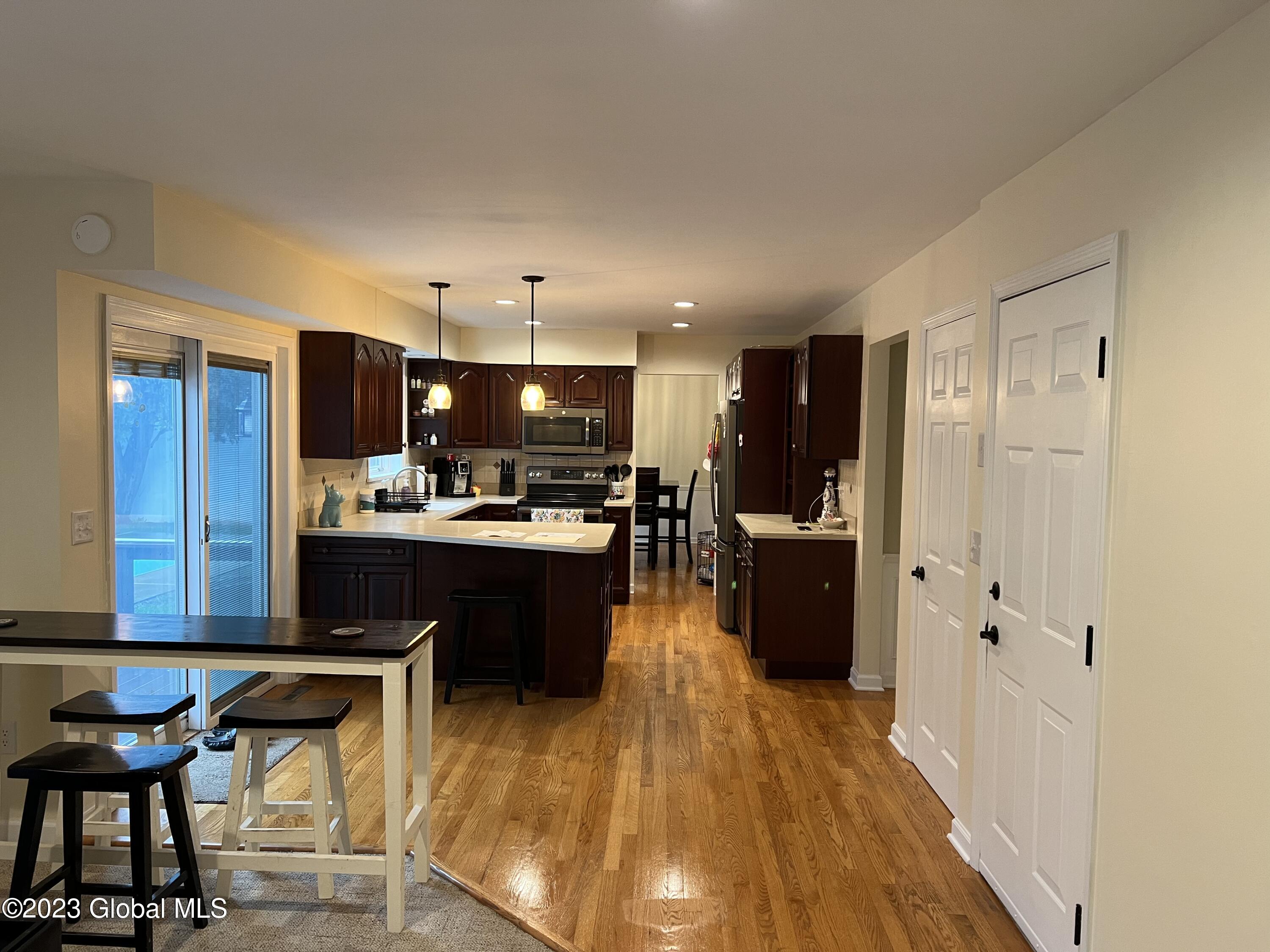 24 Bobwhite Drive Bethlehem, NY 12077 - Photo 3 of 33 D3451183-9F86-4609-95A7-052C964E716A