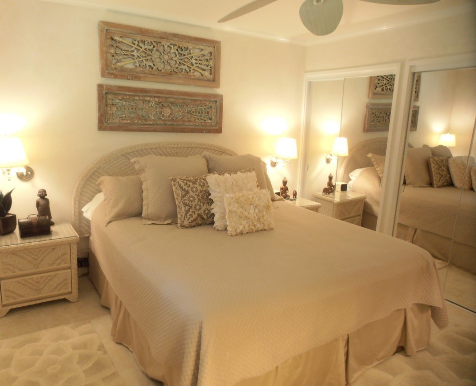 12 South Kihei Road, Unit G5 Kihei, HI 96753 - Photo 3 of 28 a large bed sitting in a bedroom next to a lamp