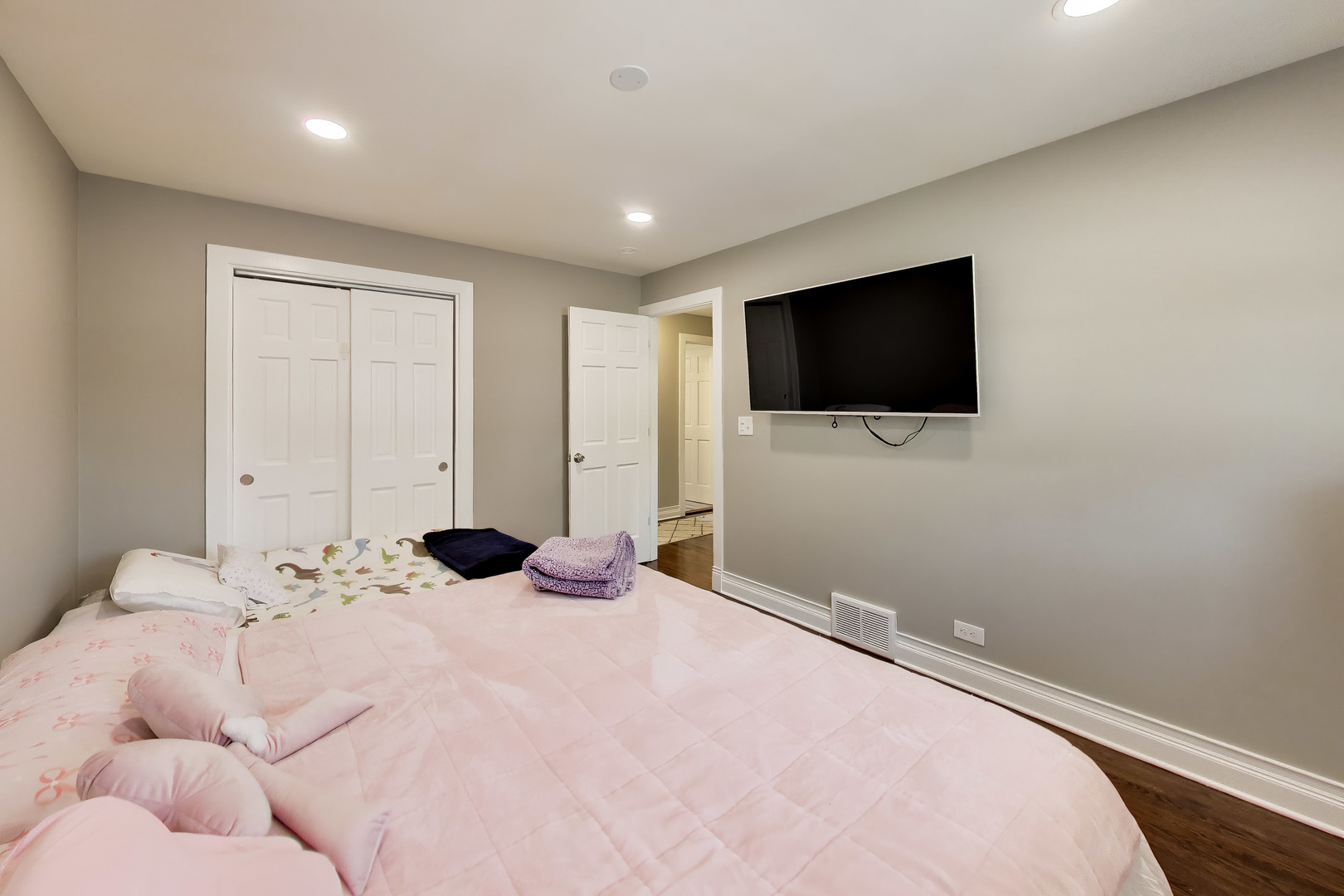 296 Springfield Terrace Des Plaines, IL 60018 - Photo 11 of 24 Gallery Image 11