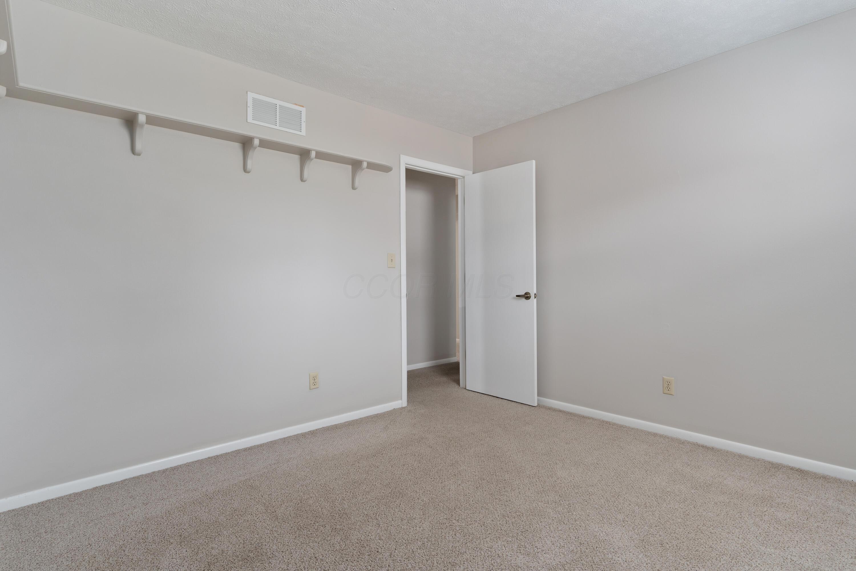286 Broken Arrow Road Columbus, OH 43230 - Photo 25 of 30 Bedroom 2