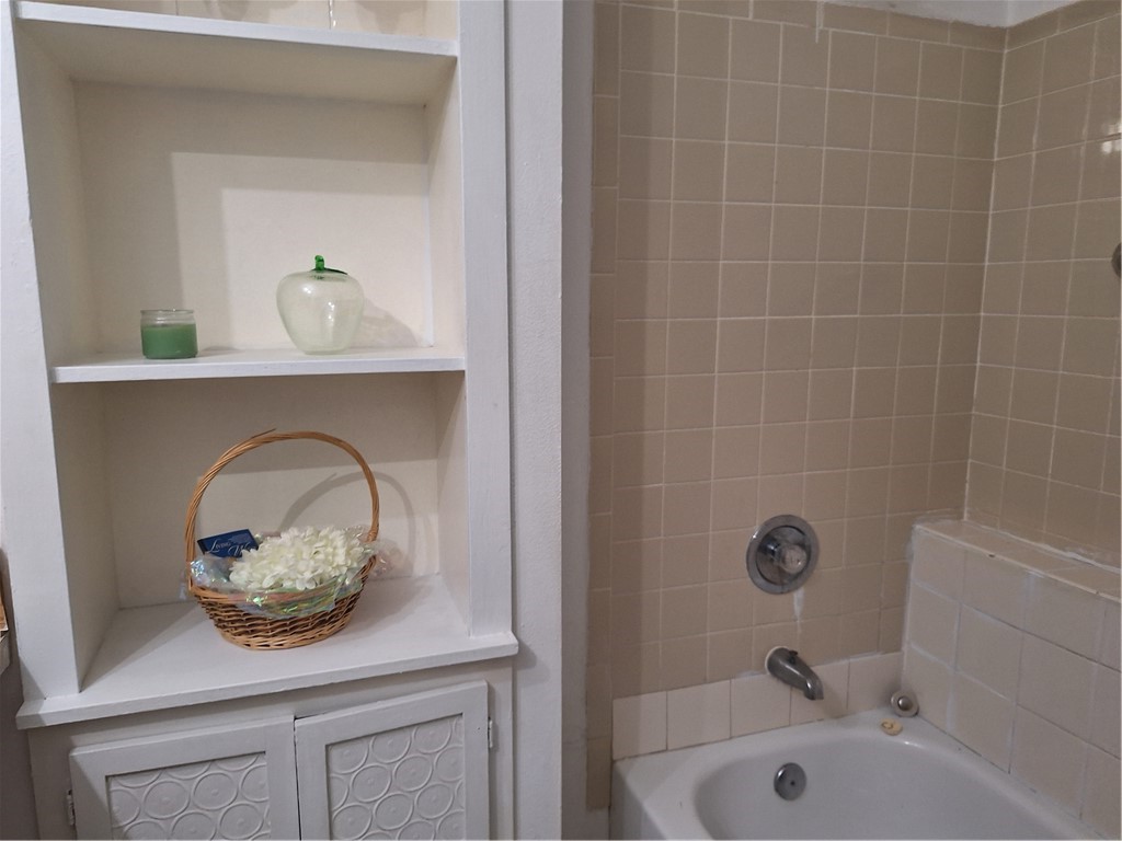 999 Laredo Lane Sebastian, FL 32958 - Photo 17 of 19 a bathroom with a sink and mirror