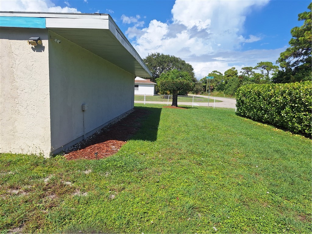 999 Laredo Lane Sebastian, FL 32958 - Photo 3 of 19 a view of backyard with garden