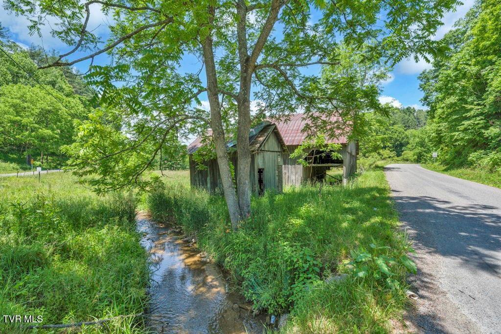 150 Fred Price Road Mountain City, TN 37683 - Photo 20 of 35 22