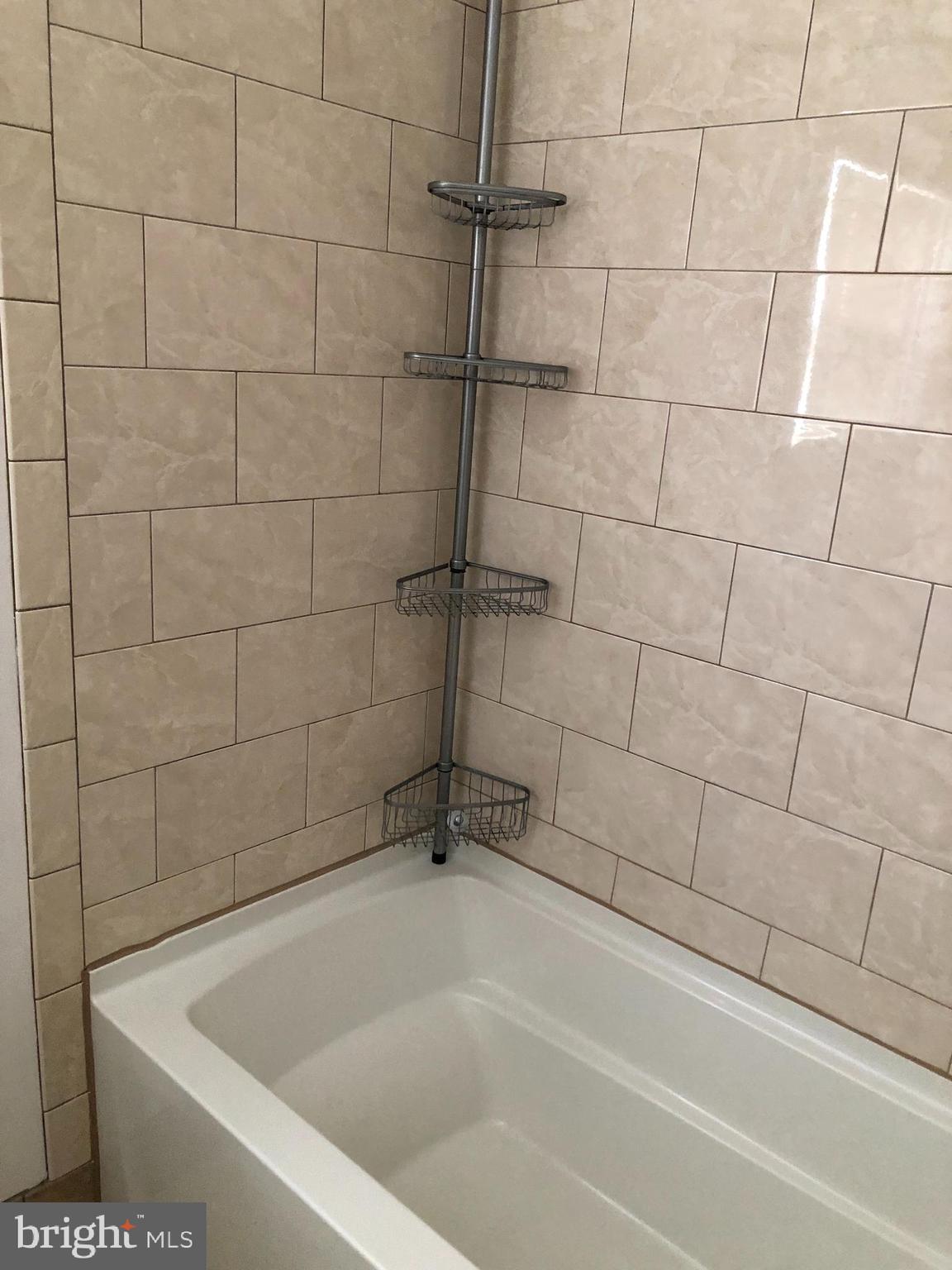 320 Laburnum Road Edgewood, MD 21040 - Photo 15 of 33 Upper level tile shower and tub