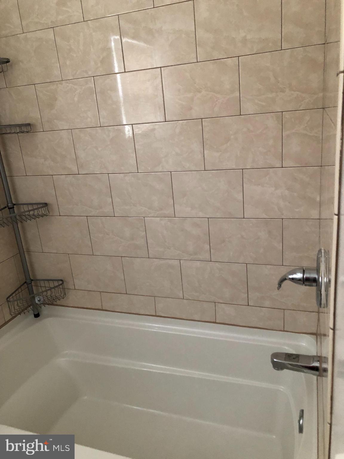 320 Laburnum Road Edgewood, MD 21040 - Photo 16 of 33 Upper level tile shower and tub