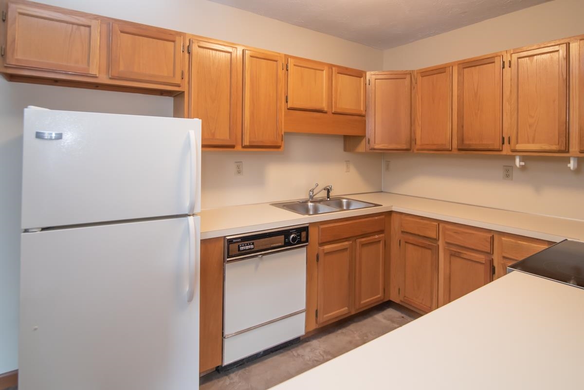 5 Tsienneto Road, Unit 176 Derry, NH 03038 - Photo 5 of 21