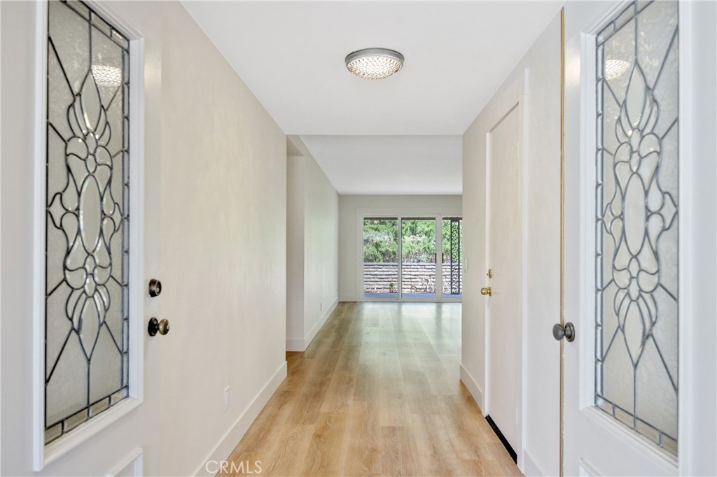 26574 Cardwick Court Newhall, CA 91321 - Photo 3 of 43 Entry