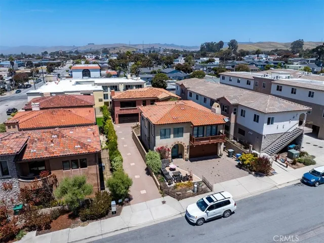 an aerial view of a house with yard swimming pool and outdoor seating