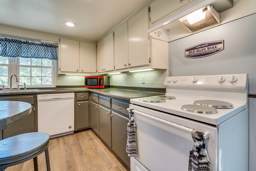 6299 Walnut Grove Road Mendota, VA 24270 - Photo 6 of 29 Gallery Image 6