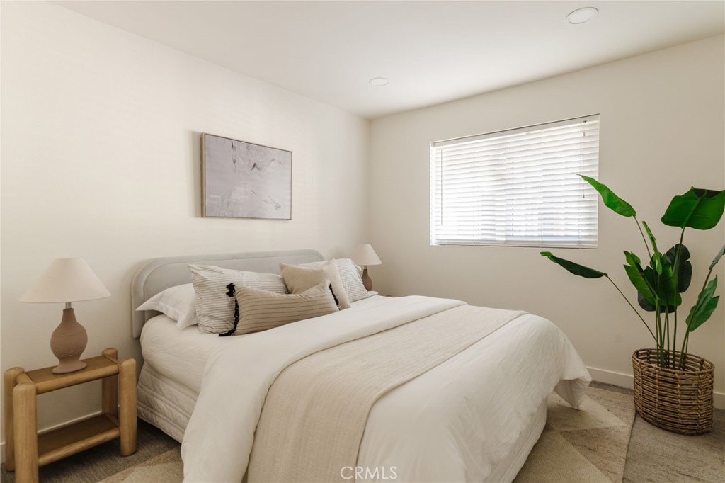 246 Alpine Street, Unit 5 Pasadena, CA 91106 - Photo 16 of 26 a bedroom with a bed and a potted plant