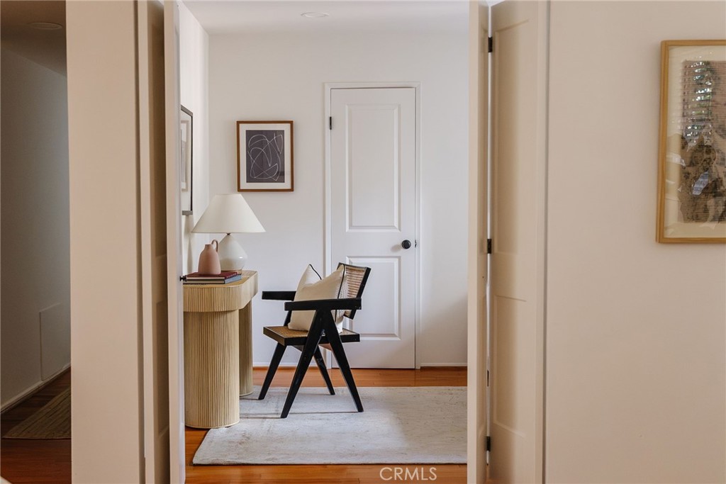 246 Alpine Street, Unit 5 Pasadena, CA 91106 - Photo 20 of 26 a view of room with a table and chairs