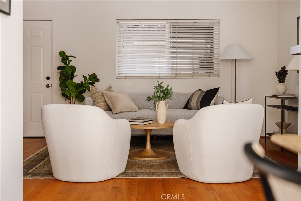 246 Alpine Street, Unit 5 Pasadena, CA 91106 - Photo 8 of 26 a living room with furniture and a potted plant