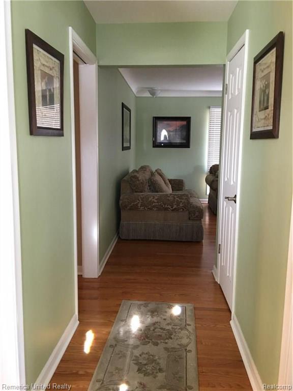 28348 Westerleigh Road Farmington Hills, MI 48334 - Photo 3 of 15