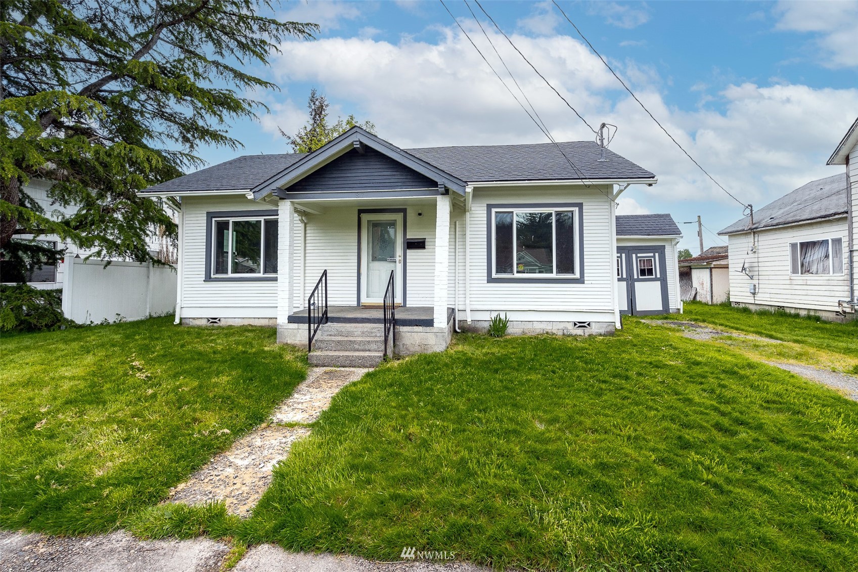 87 Southwest Cascade Avenue Chehalis, WA 98532 - Photo 3 of 30 Gallery Image 3
