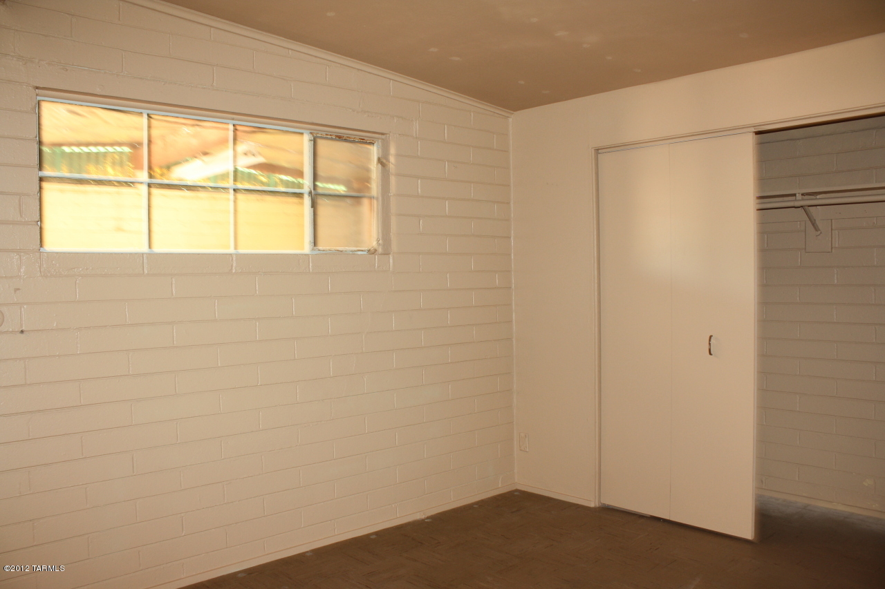 613 West Limberlost Drive Tucson, AZ 85705 - Photo 5 of 20