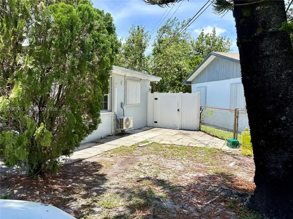 $1,395 | Undisclosed Address, Hollywood, FL 33023