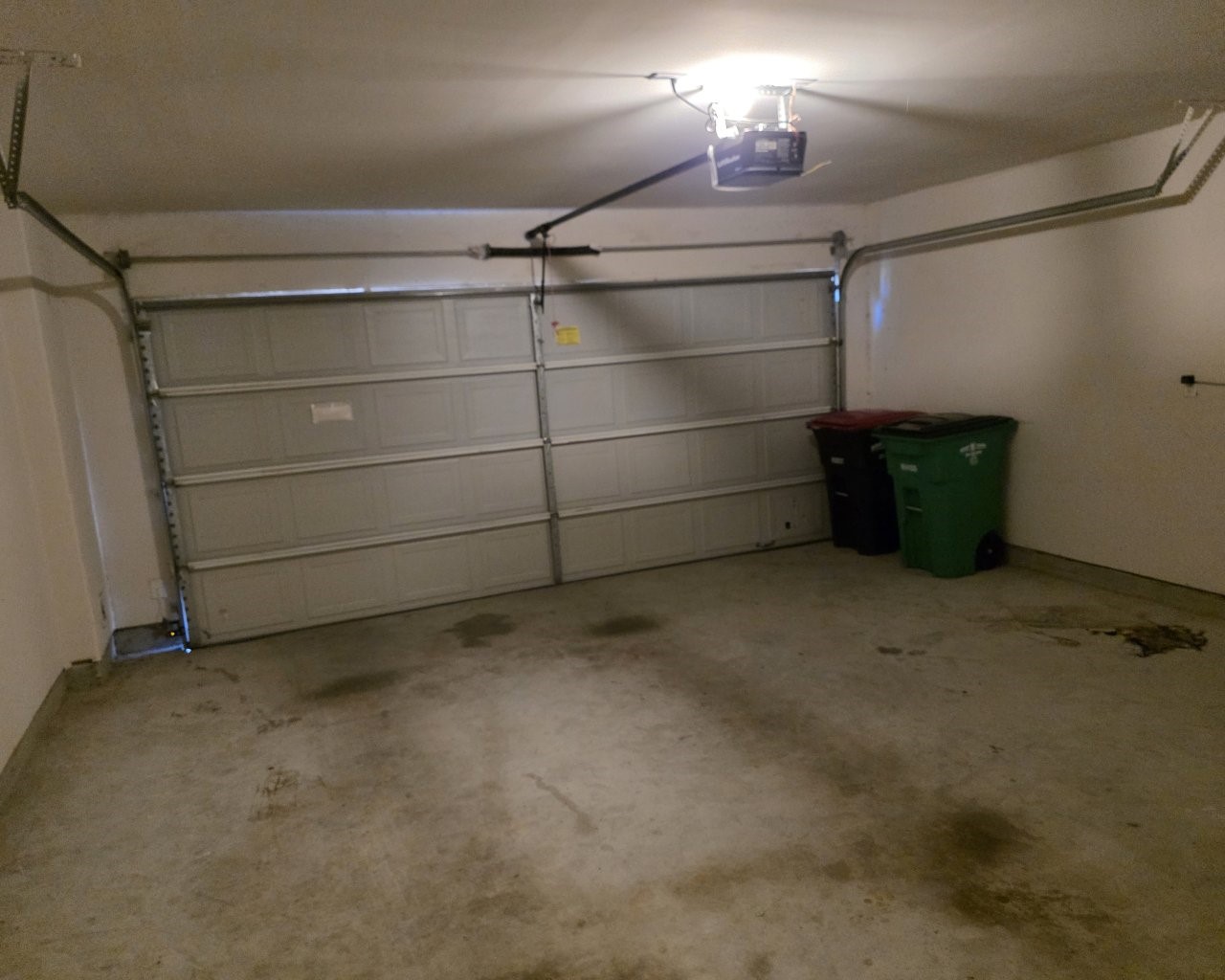 6807 Bardsdale Court Rosharon, TX 77583 - Photo 14 of 20 a view of a room with empty shelves