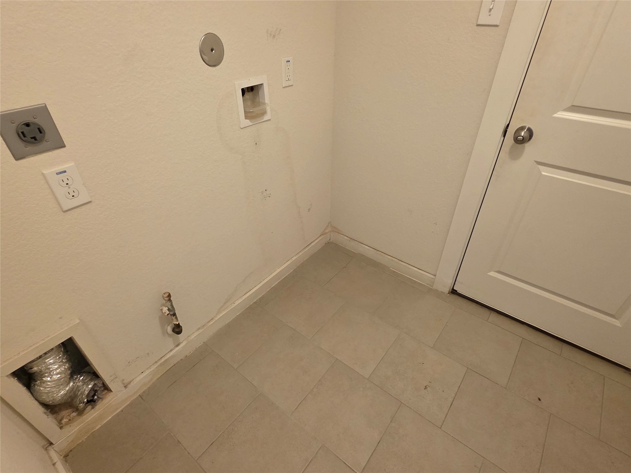 6807 Bardsdale Court Rosharon, TX 77583 - Photo 17 of 20 a view of utility room