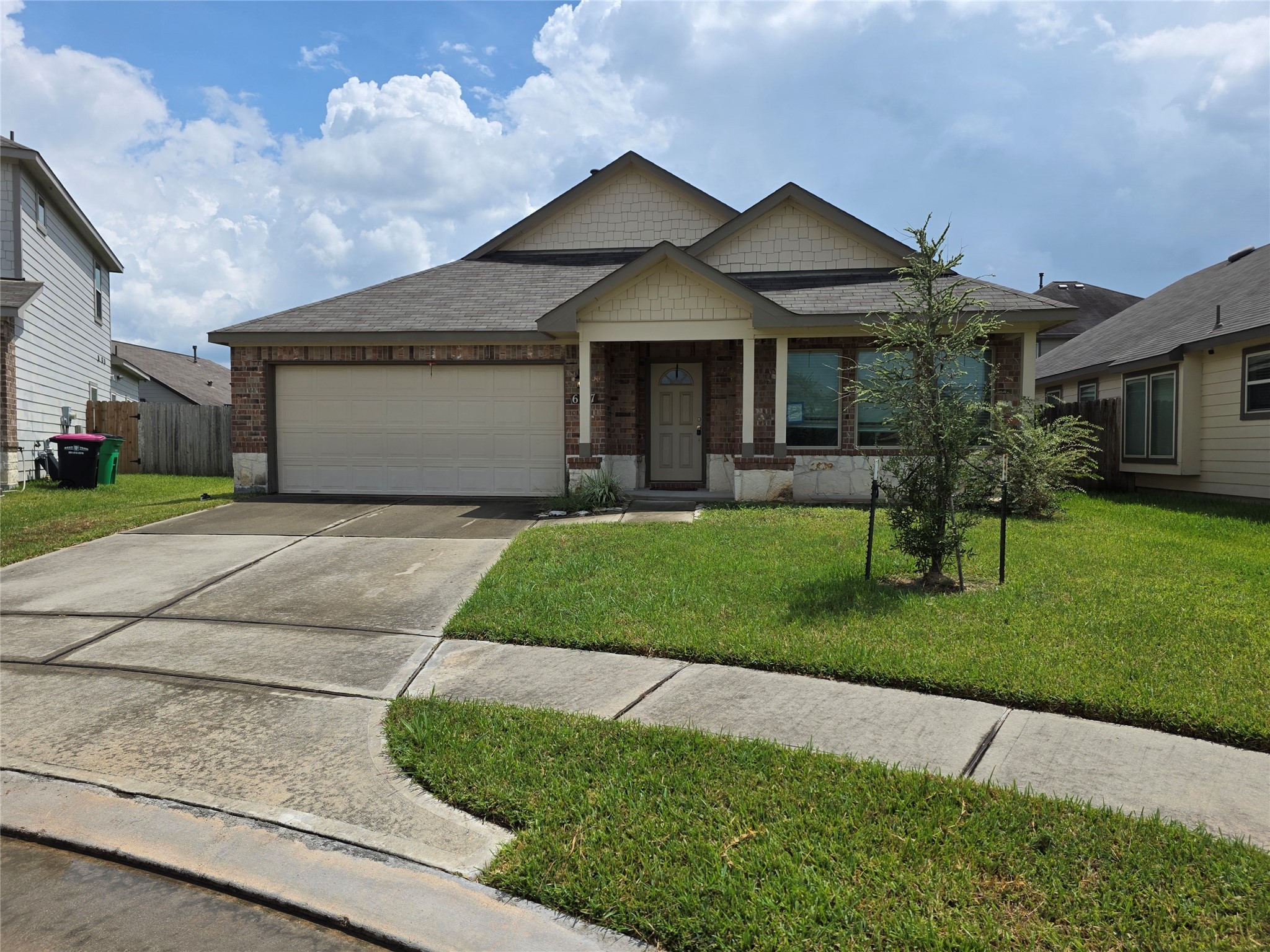 6807 Bardsdale Court Rosharon, TX 77583 - Photo 20 of 20 a front view of house with yard and green space