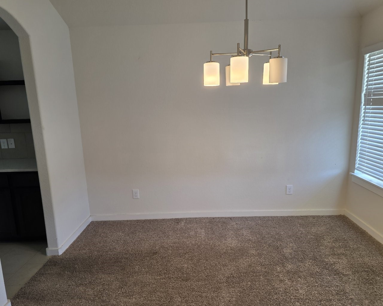 6807 Bardsdale Court Rosharon, TX 77583 - Photo 5 of 20 a view of a window in an empty room