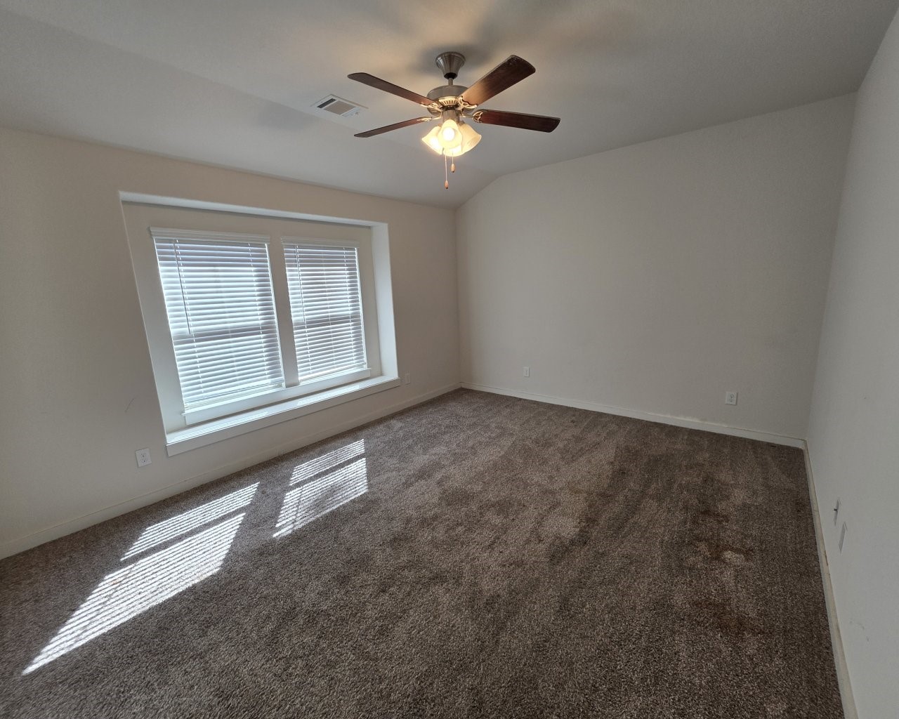 6807 Bardsdale Court Rosharon, TX 77583 - Photo 7 of 20 an empty room with windows and ceiling fan