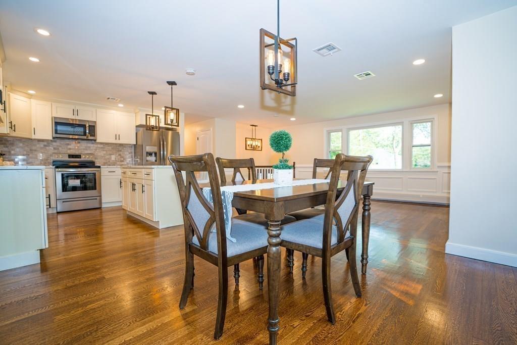 369 Pemberton Street Walpole, MA 02081 - Photo 4 of 31 Gallery Image 4