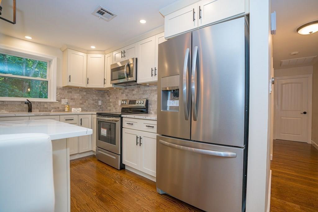 369 Pemberton Street Walpole, MA 02081 - Photo 7 of 31 Gallery Image 7