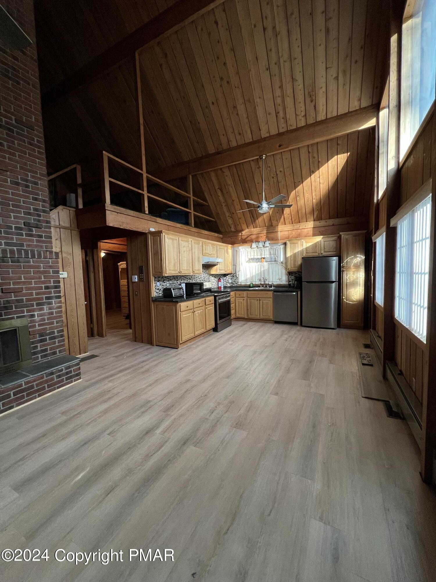 251 Brier Crest Road Blakeslee, PA 18610 - Photo 3 of 11 IMG_6773