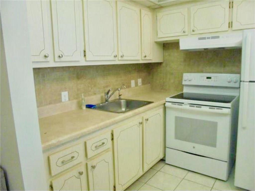 278 Mansfield H, Unit G Boca Raton, FL 33434 - Photo 5 of 18 Photo 5