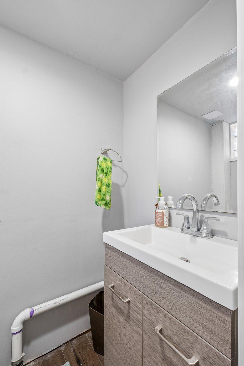 725 Hill Road Philadelphia, PA 19128 - Photo 27 of 43 a bathroom with a sink and a mirror