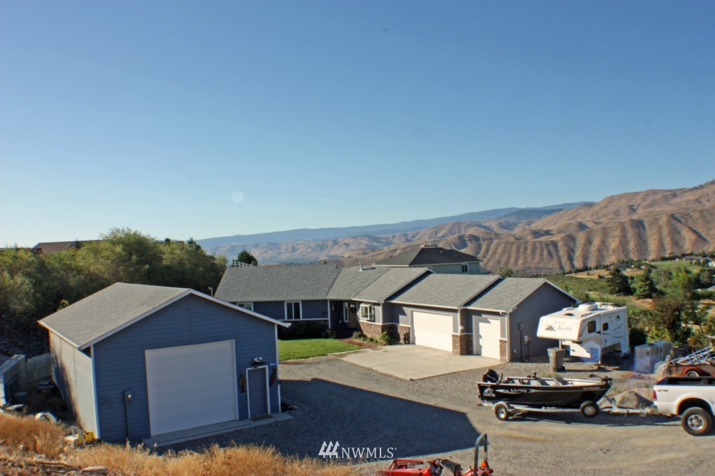 3840 Lovell Road Wenatchee, WA 98801 - Photo 1 of 15 Gallery Image 1