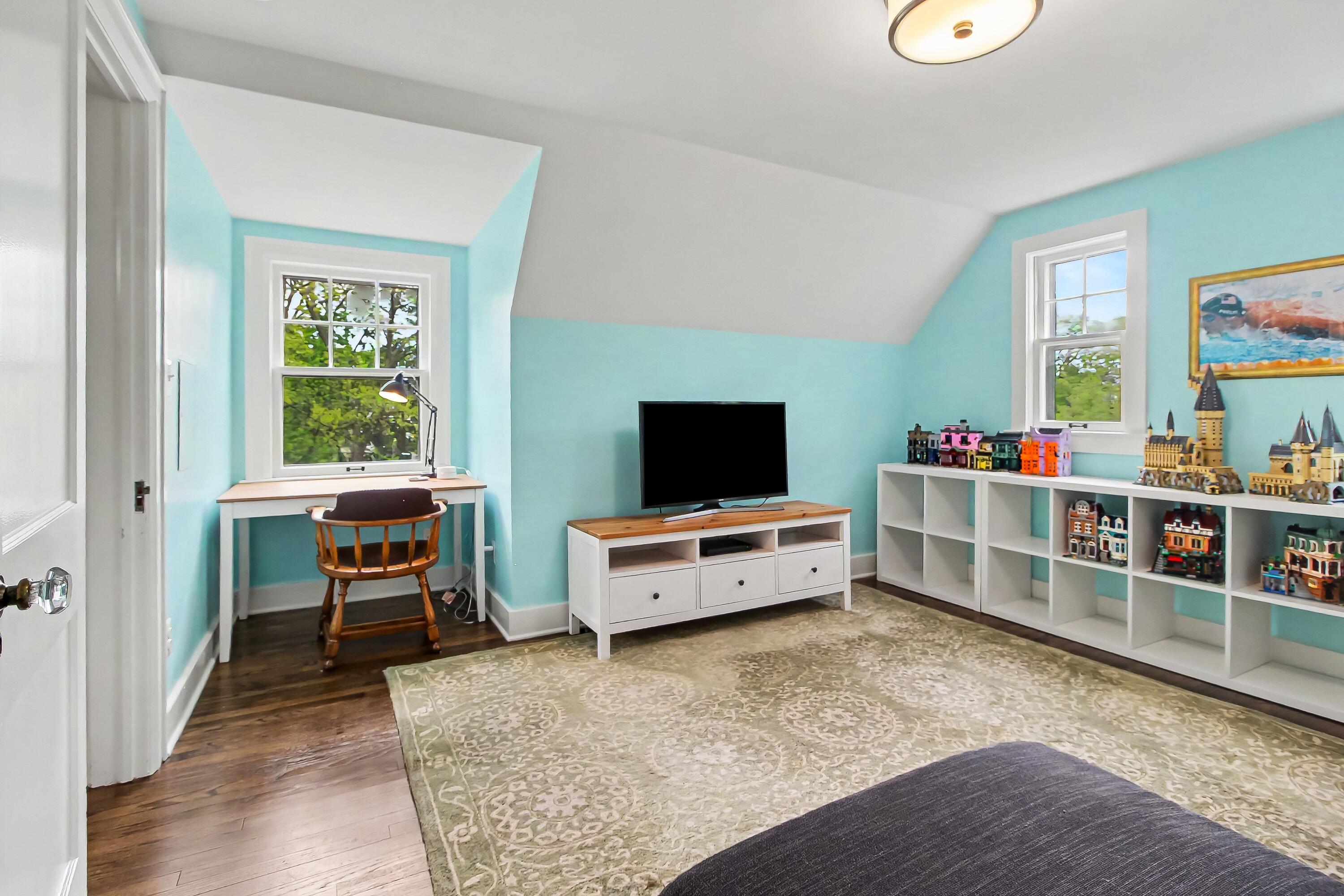 2105 Devonshire Road Ann Arbor, MI 48104 - Photo 60 of 86 034_file_4998