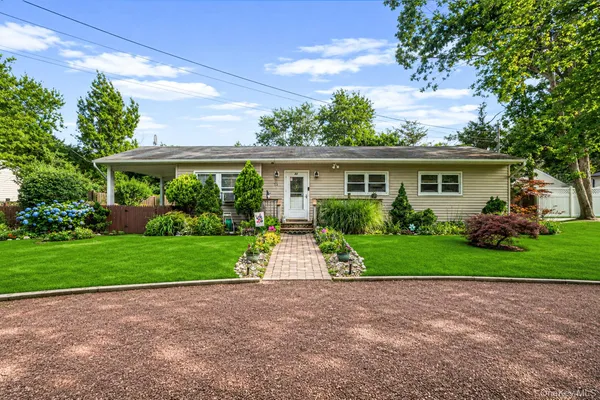 $479,990 | 22 Jane Street, Selden, NY 11784