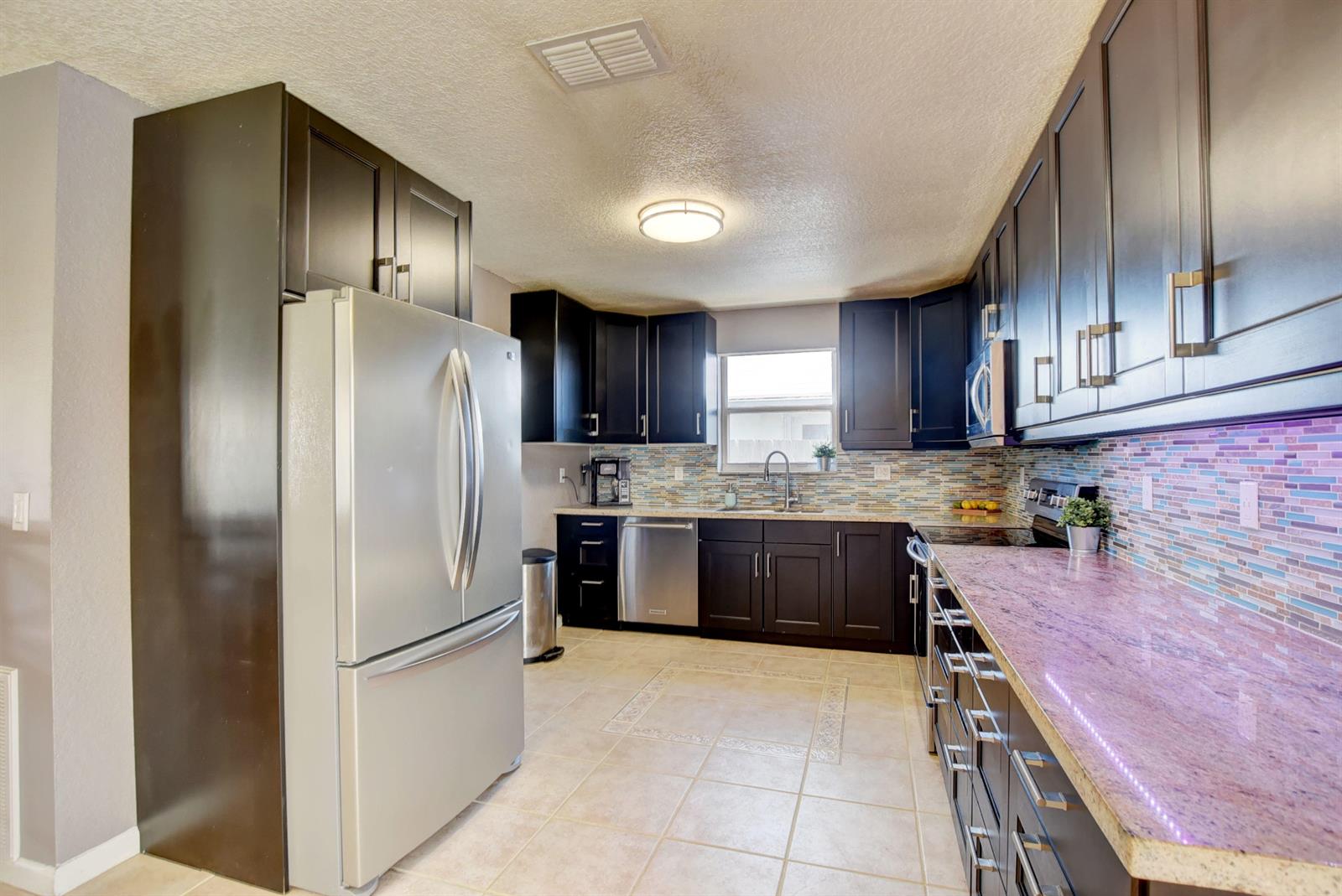 4670 Betelnut Street Boca Raton, FL 33428 - Photo 7 of 36 27_ebf_9698and4more