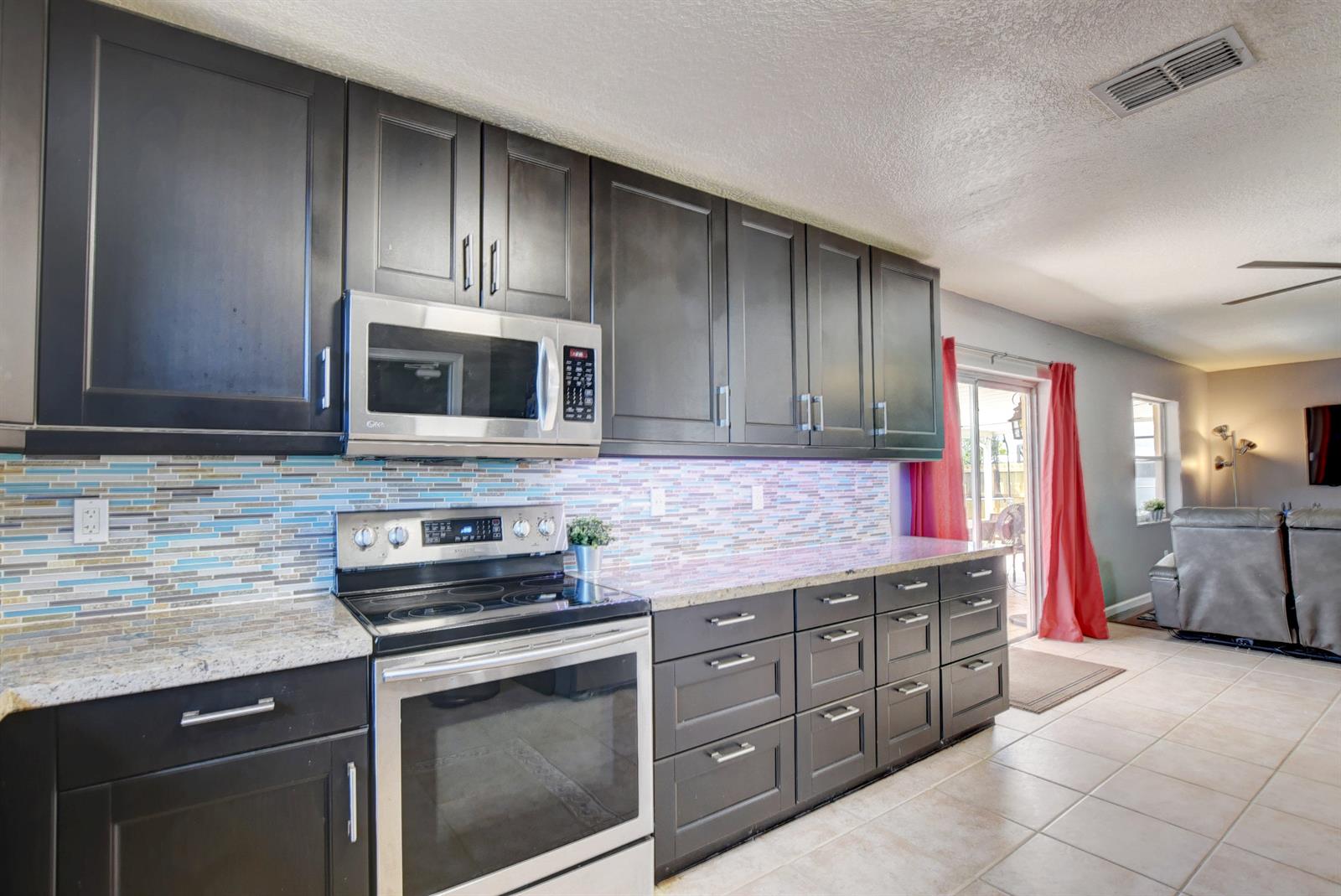 4670 Betelnut Street Boca Raton, FL 33428 - Photo 8 of 36 29_ebf_9708and4more