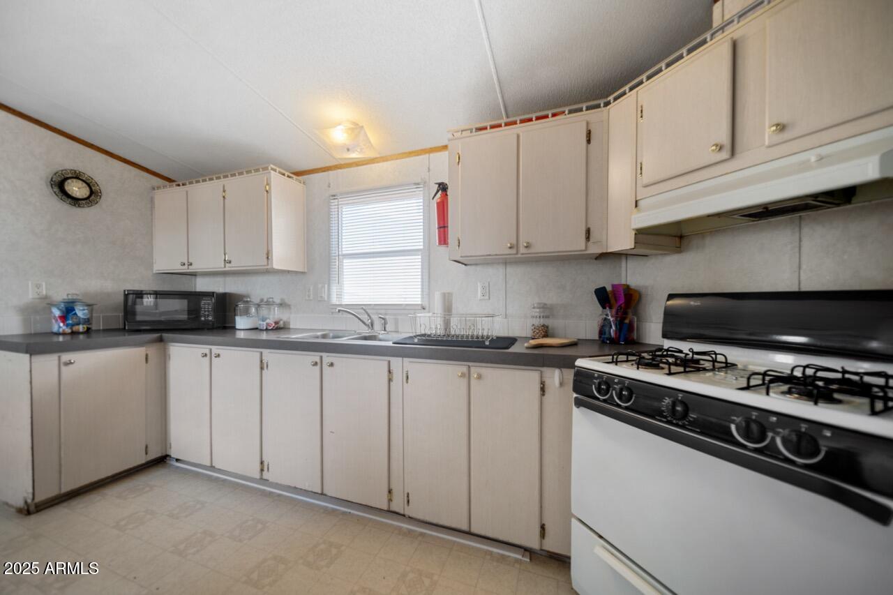22 Ranch Road Concho, AZ 85924 - Photo 13 of 36 Kitchen