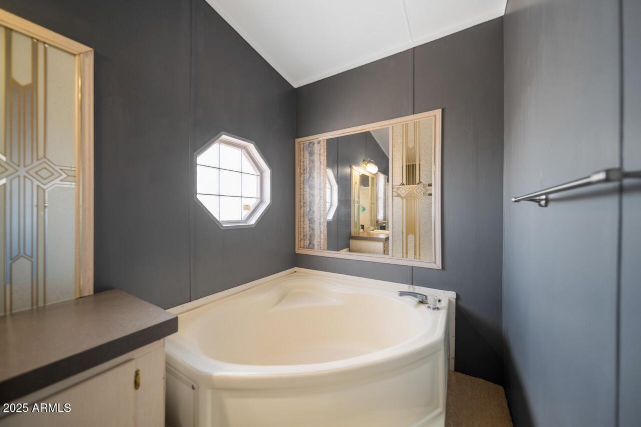 22 Ranch Road Concho, AZ 85924 - Photo 17 of 36 Master Bathroom