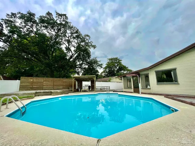 a view of a livingroom with a ceiling fan and window